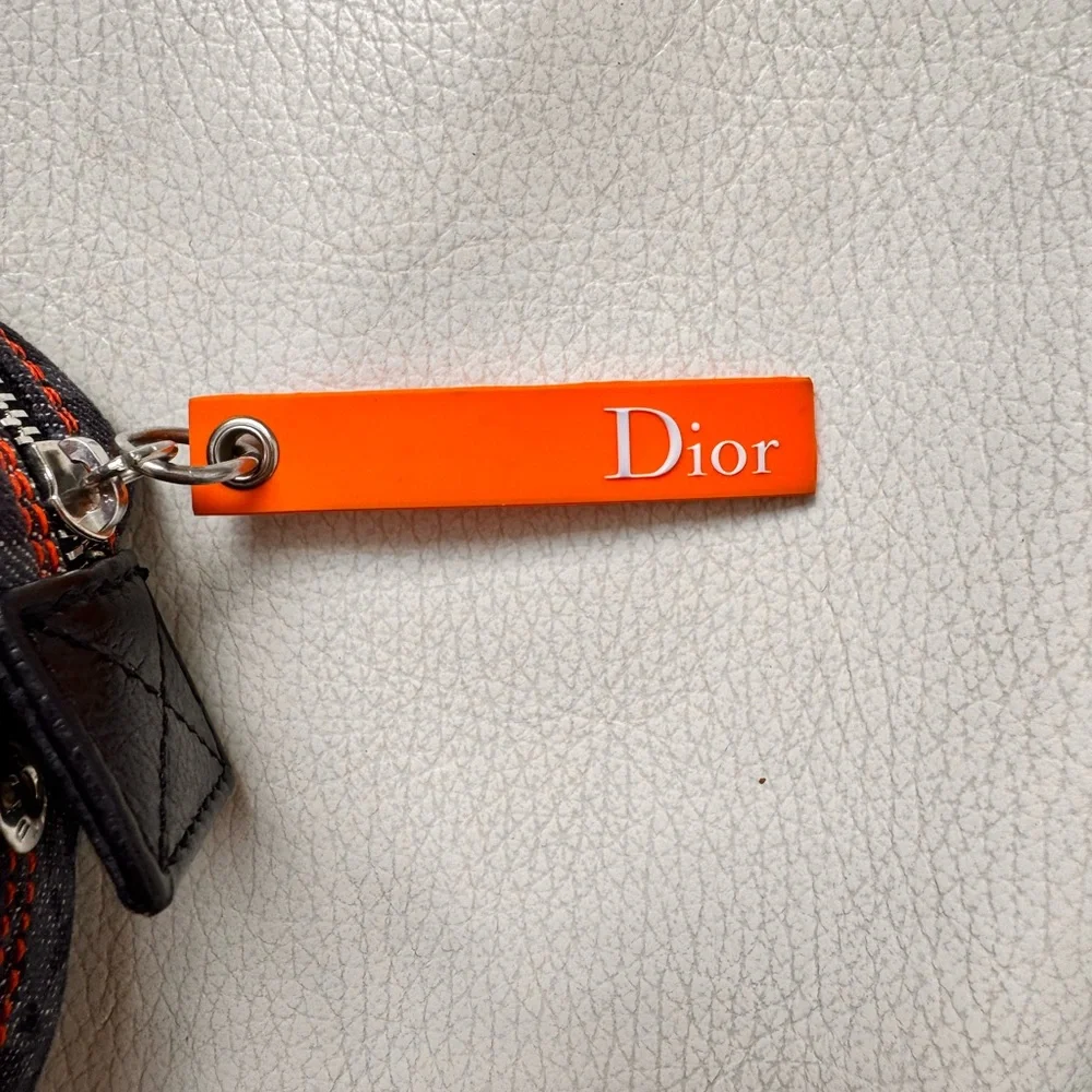 💯 CHRISTIAN DIOR
Blue Trotter Denim Flight Cosmetic Pouch - Picture 3 of 16